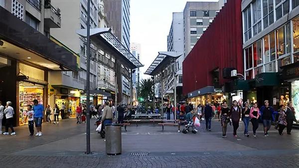 Proponen revitalizar la Peatonal San Martín con un plan integral de seguridad y renovación urbana