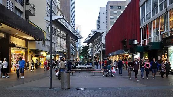 Proponen revitalizar la Peatonal San Martín con un plan integral de seguridad y renovación urbana