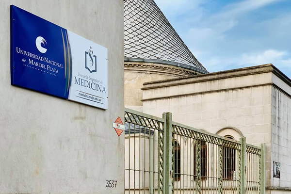 Falsificación de horarios y docentes que cobran sin trabajar: denuncian irregularidades en Medicina