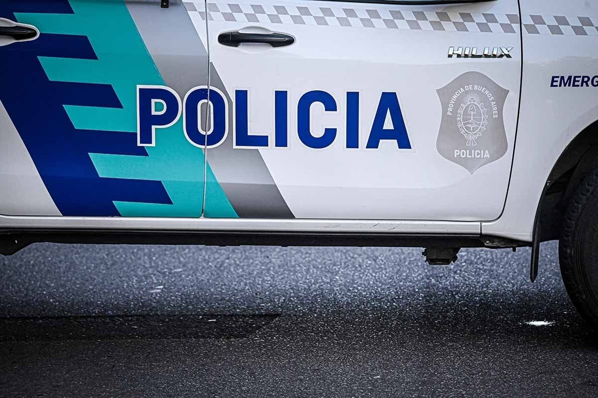 Mujer apuñala a su pareja y le rocía la cara con nafta frente a sus hijos 