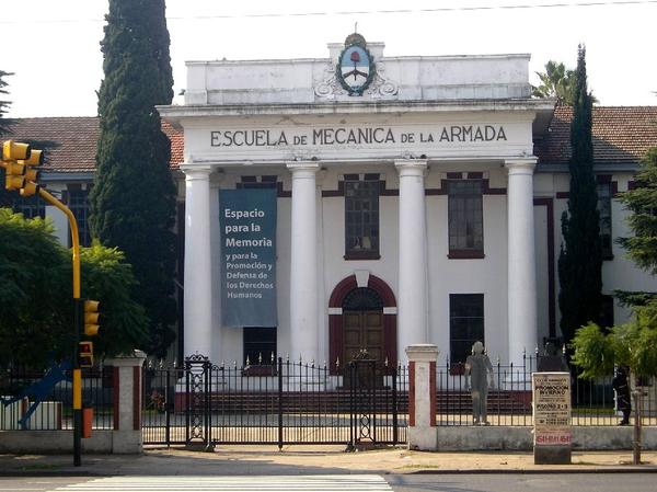 El Gobierno impulsa recortes y analiza trasladar el Ministerio de Justicia a la ex ESMA