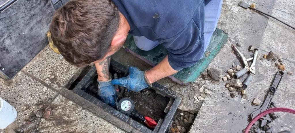 Obras Sanitarias pondrá medidores de agua hechos de plástico para que no hayan robos