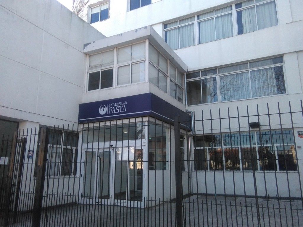 Alumnos universitarios precupados por severos aumentos en las cuotas