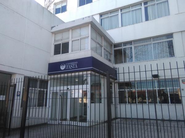 Alumnos universitarios precupados por severos aumentos en las cuotas