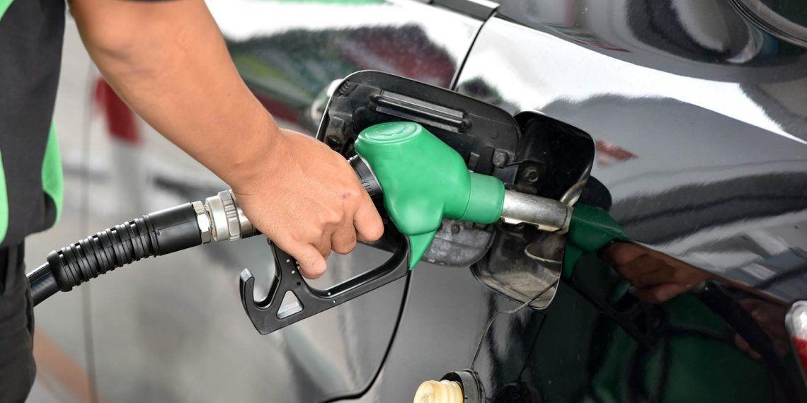 El Gobierno habilita el autoservicio de combustibles en estaciones de servicio