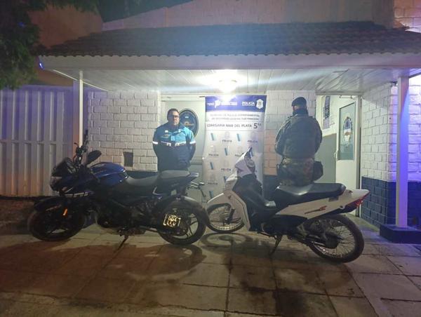 Un detenido, dos escaparon y tres están libres: armas de guerra encontradas en un auto en pleno operativo