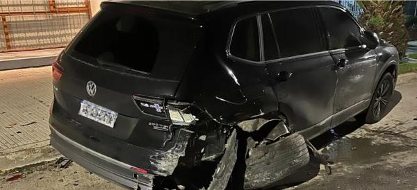 Imprudencia al volante: manejaba borracho y chocó contra una camioneta estacionada