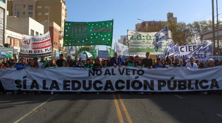Atento Milei: docentes de la UNMdP se movilizarán hacia el Coloquio de IDEA y anunciaron un paro de 48 horas