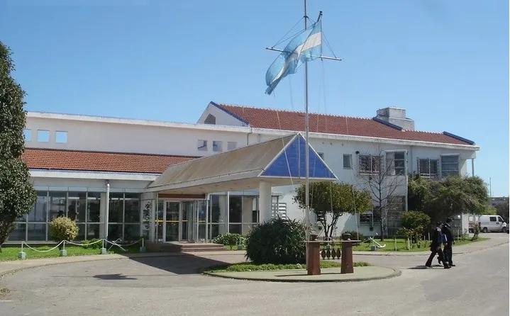 Buena noticia para los estatales: confirmaron que la Escuela de Pesca "no se cierra"