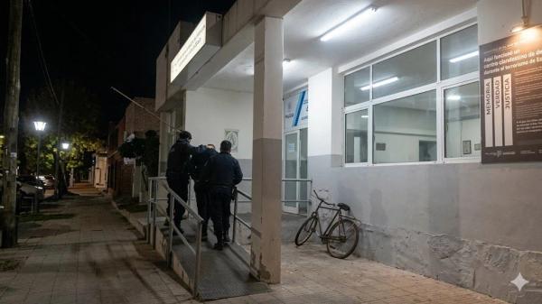 Entraron de madrugada, robaron un auto y cayeron a pocas cuadras tras un operativo policial