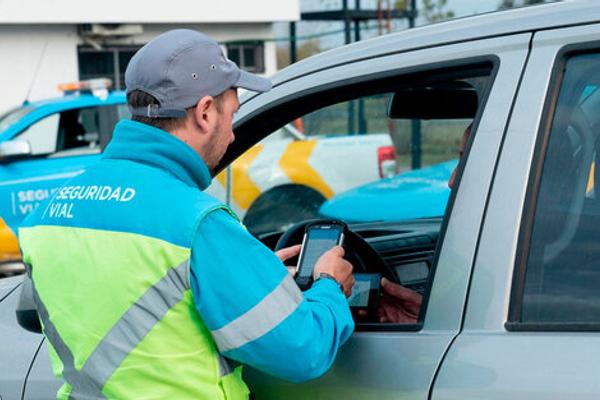 Atentos conductores: aumentaron las multas y superar la velocidad máxima podría salir $1.400.000
