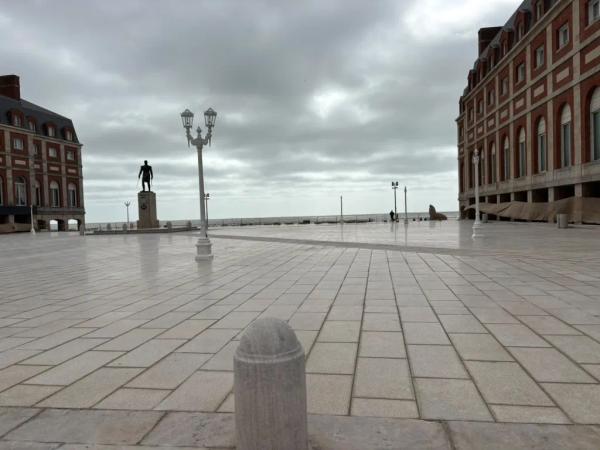 Tras varios meses, reabrieron la Plazoleta Almirante Brown tras el avance de las obras en La Rambla
