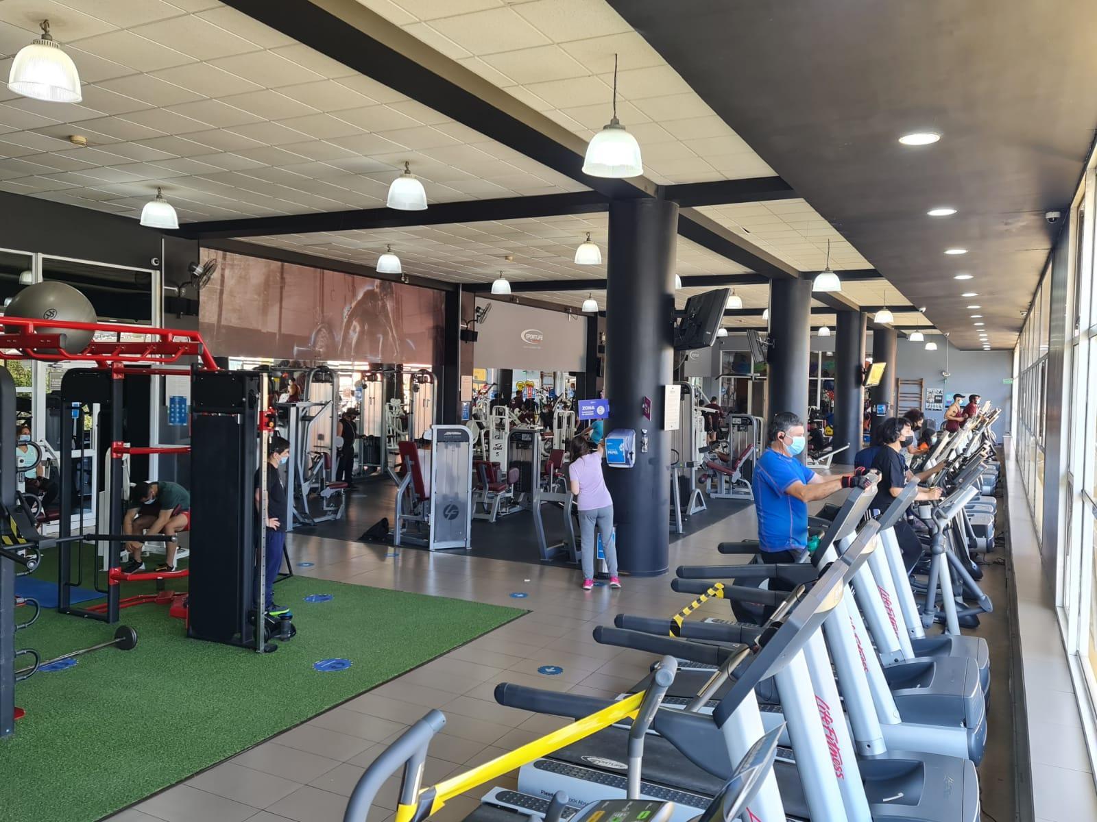 Ingresó haciéndose pasar por cliente y robo 50 mil pesos de un gimnasio 