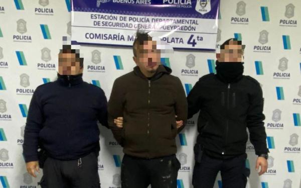 Fue detenido tras darle una golpiza a su madre en una vivienda del Centenario