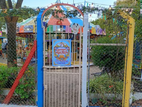La calesita de Plaza Rocha cumple 60 años y ofrece vueltas gratis durante una semana