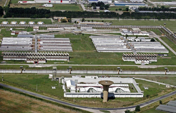 Graves denuncias en la cárcel de Batán: comida en mal estado y posible brote de tuberculosis