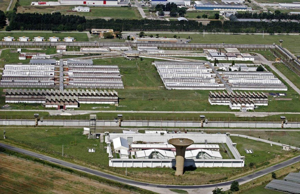 Graves denuncias en la cárcel de Batán: comida en mal estado y posible brote de tuberculosis