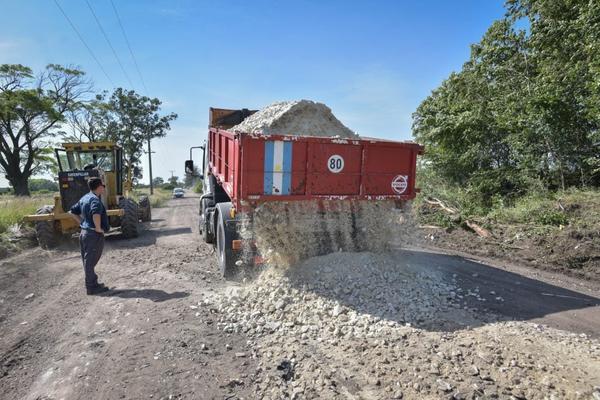 El municipio intensifica tareas de reparación y limpieza en Batán: más de 80 calles reparadas