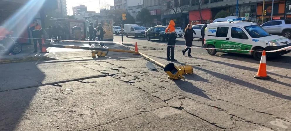 Se cayó un semáforo en Luro y Salta, pleno centro de Mar del Plata