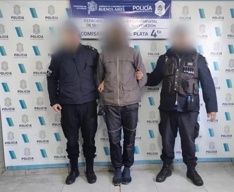 Delincuente de 17 años asaltó con un cuchillo a un joven para robarle el celular