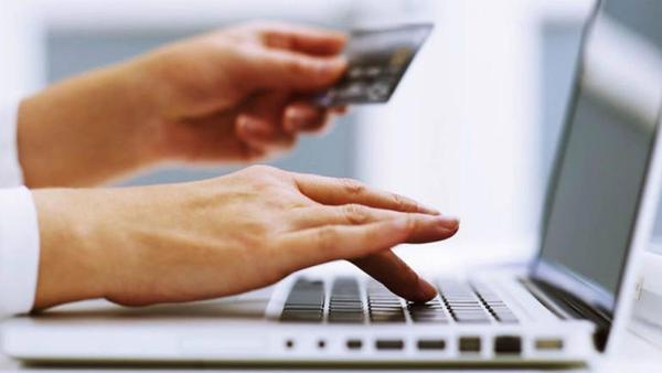 El Gobierno elimina aranceles y aumenta límites para compras internacionales