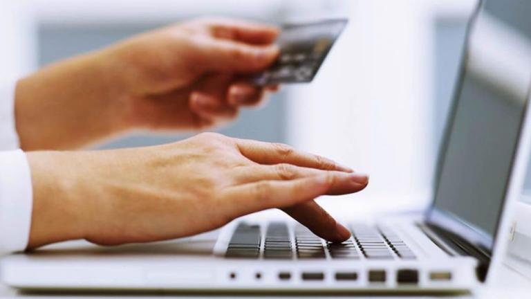 El Gobierno elimina aranceles y aumenta límites para compras internacionales