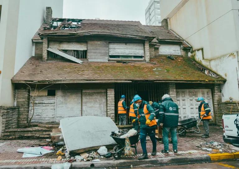 Desalojaron y cerraron un chalet tomado en Córdoba y Falucho: pernoctaban indigentes