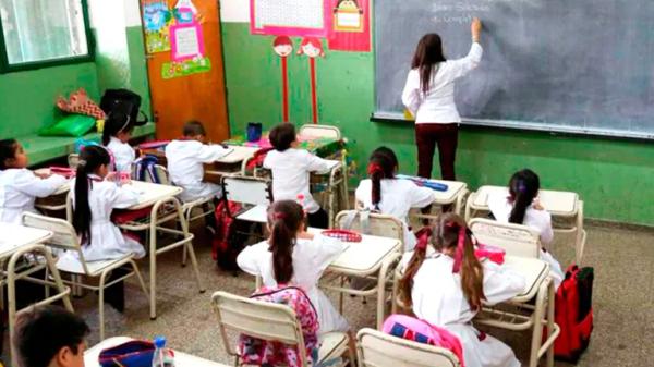  El Gobierno fijó el salario mínimo docente en $500.000 sin acuerdo con los gremios