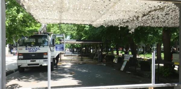 Retiraron los decks de la Diagonal Pueyrredon y deja de ser peatonal luego de cuatro años