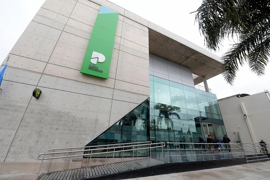 Kicillof oficializó el horario de verano para los bancos de la provincia: abrirán a las 8