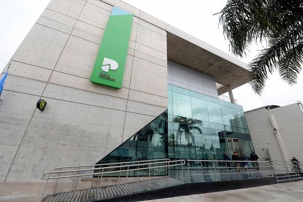 Kicillof oficializó el horario de verano para los bancos de la provincia: abrirán a las 8