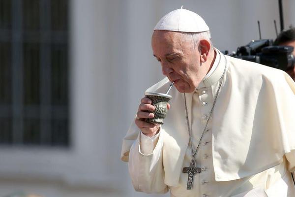 Mar del Plata homenajea al Papa Francisco con una calle y un monumento