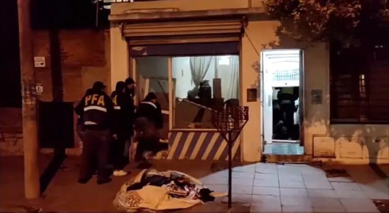 Allanaron un “point”  de venta y consumo de droga a metros de un reconocido colegio