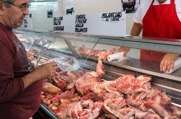 Una carnicería vende carne de burro a $7.500 el kilo y hará una degustación con asado y chorizos