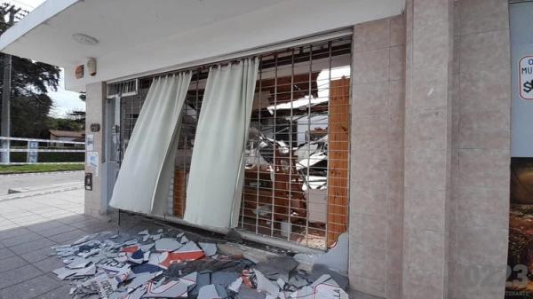Se derrumbó una losa y destruyó un comercio:Esquina de Estrada y Ortega y Gasset