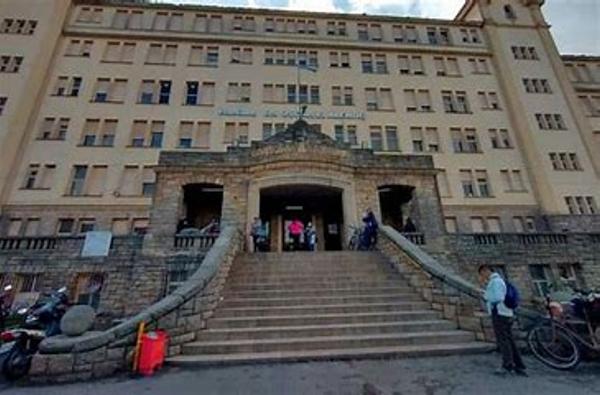 Motociclista muere tras chocar contra un poste de luz frente a la Terminal  