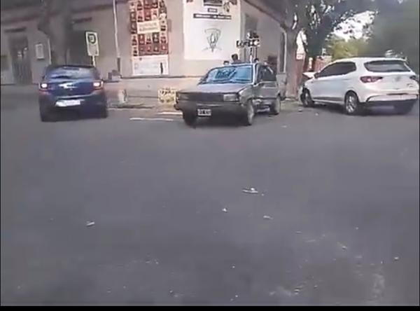 Terrible triple choque en la esquina de Bolívar y Salta