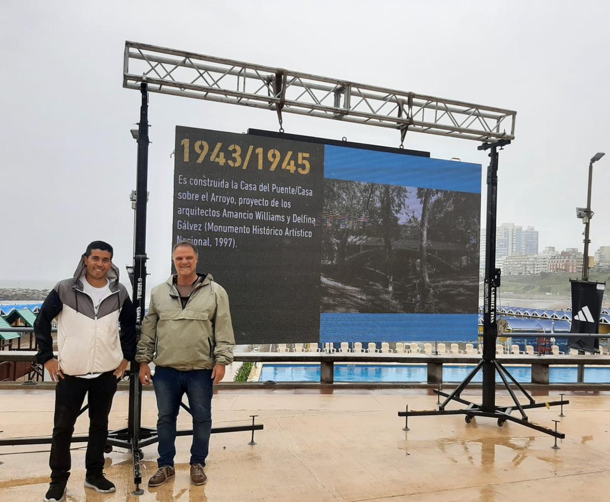 Recorridos urbanos, linea de tiempo sobre Mar del Plata y un Stand del Colegio de Arquitectos local