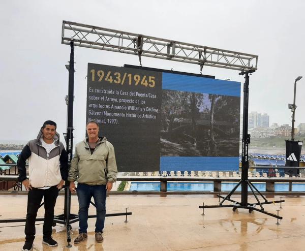 Recorridos urbanos, linea de tiempo sobre Mar del Plata y un Stand del Colegio de Arquitectos local
