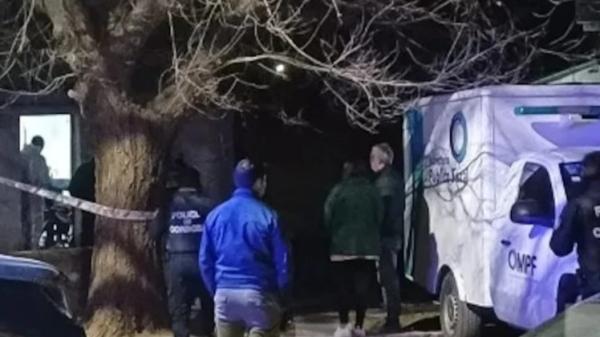 Se quedó dormida por la medicación y asesinó a su hijo de 14 años a puñaladas: la detuvieron