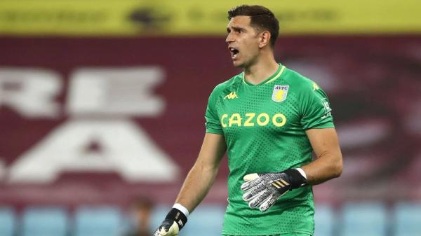 ¿Quién se queda con el Dibu?: Aston Villa rechazó una oferta de un grande europeo