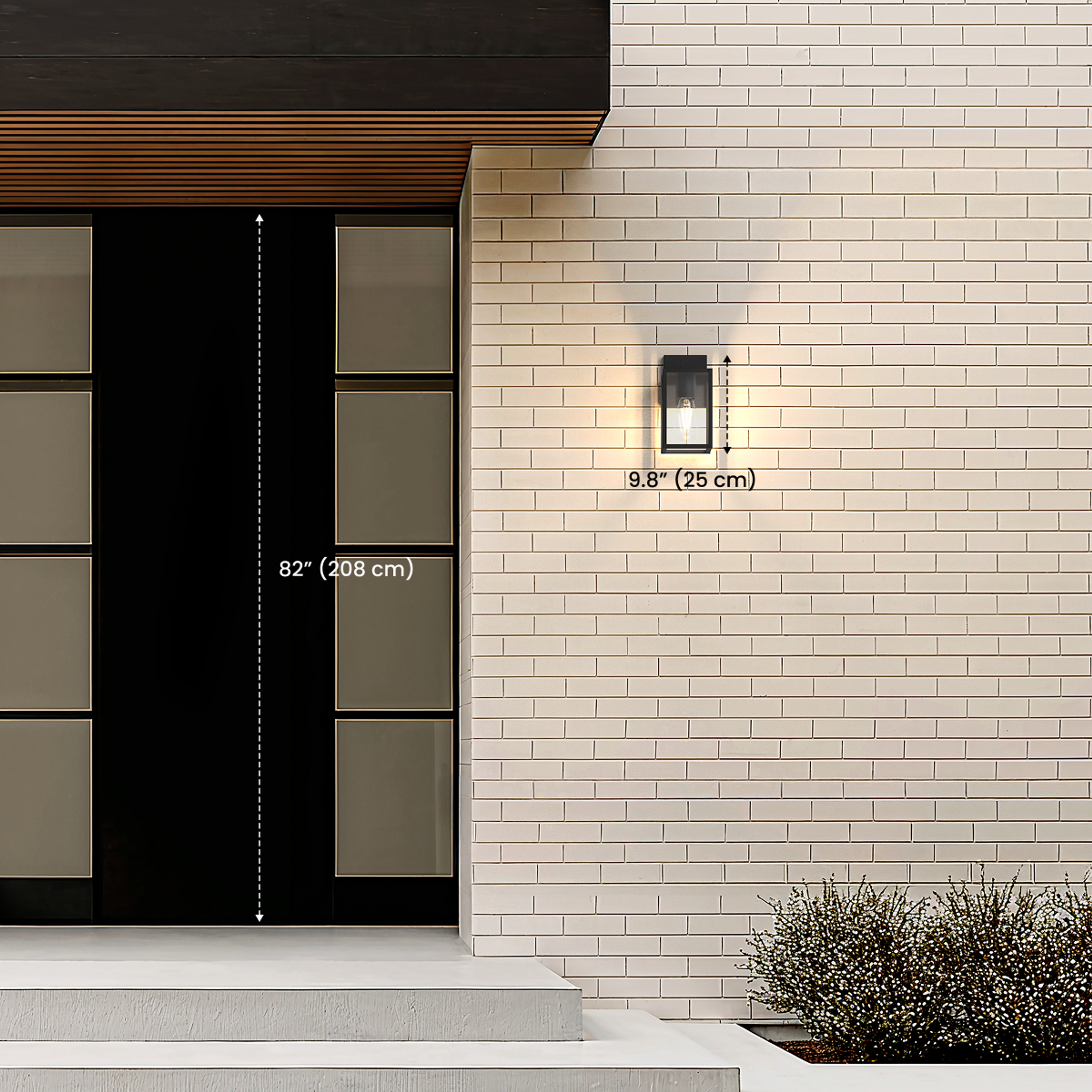 Rae black outdoor sconce dimension diagram on a door wall, fixture 9.8"/25cm beside an 82"/208cm door