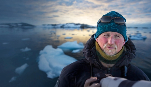 A background image for Paul Nicklen Series for Masters of Photography