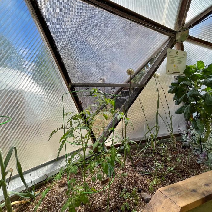 greenhouse temperature controlled venting panel