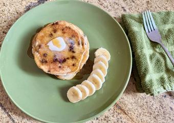 Banana_Pancakes-with-Maples_Syrup