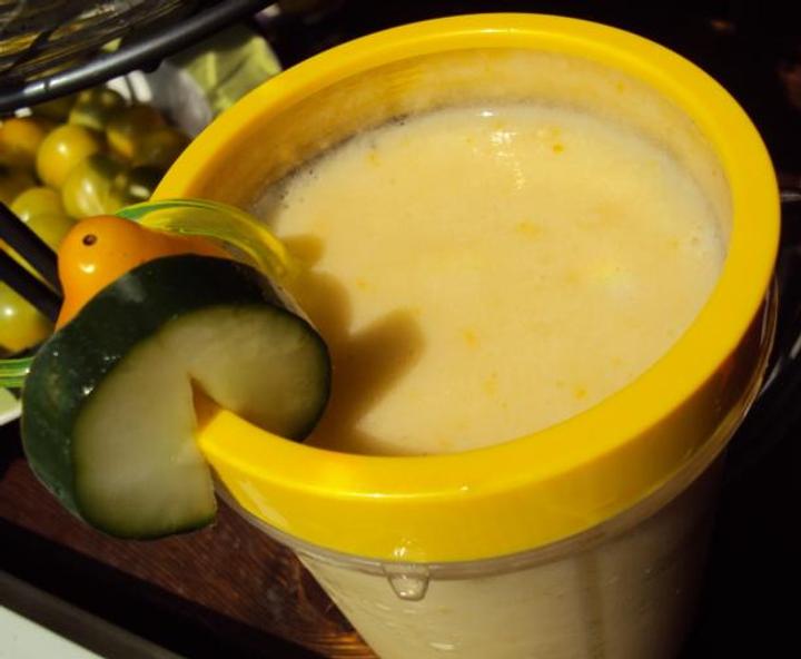 Veggie smooth with cucumber garnish