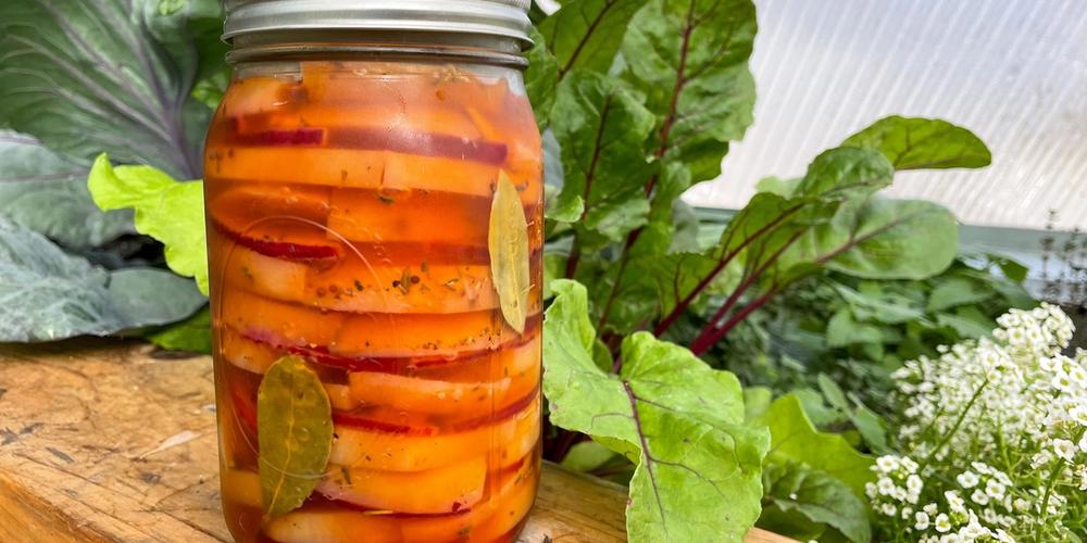 pickled_beets_layered_jar