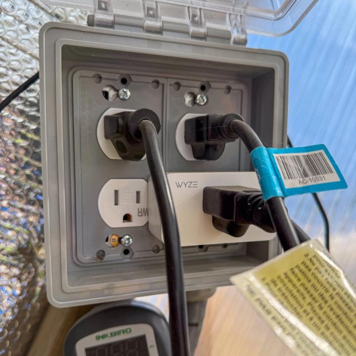 electrical outlet with 3 plugs and one wyze controller