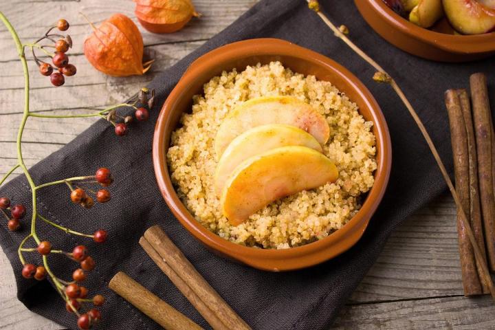 bowl of prepared quinoa with apples and cinnamon Pixabay photo