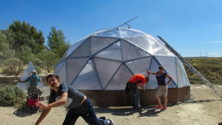 Family installing a Growing Dome